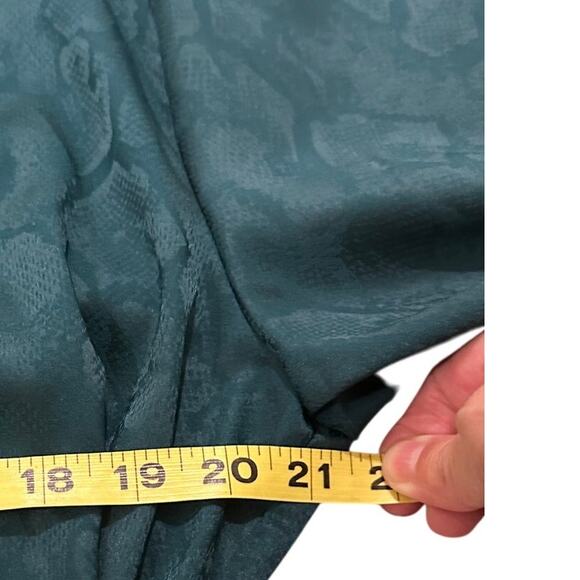 Savage X Fenty Women's Snakeskin Print Long Satin Robe Emerald Green, size L - Picture 9 of 11